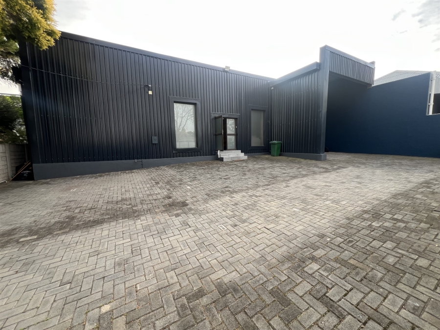 Commercial Property for Sale in Vincent Eastern Cape